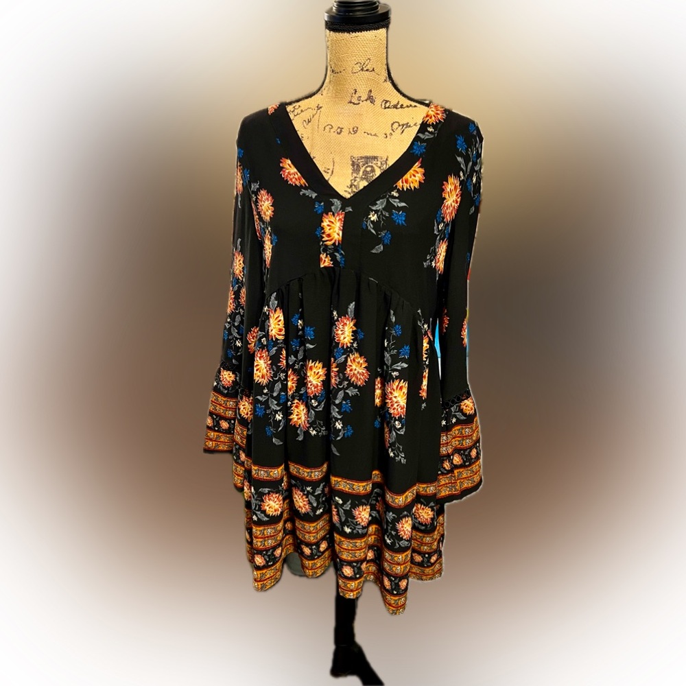 Love Riche Floral Dress Size L Embroidery Bell Sleeves Midi Boho Black Lined